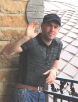 «У меня был список людей, которых я хотел убить. А теперь выхожу на улицу, а там деревья листьями шуршат, и хочется извиниться перед каждым листочком, который я срывал»