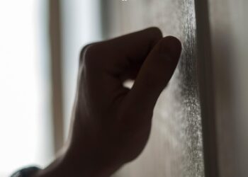 Хто стукає у двері? 